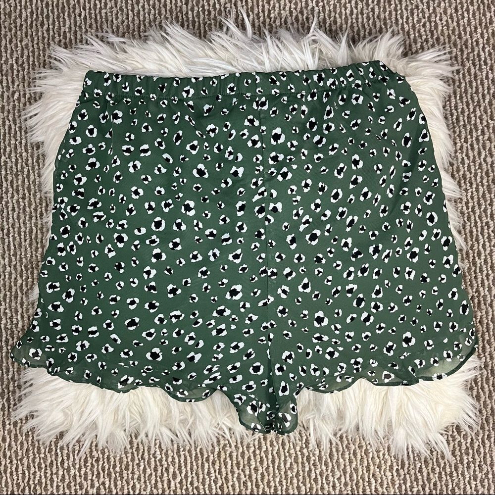 Jack by BB Dakota Sage Jungle Cat Shorts Size Small - Picture 4 of 6